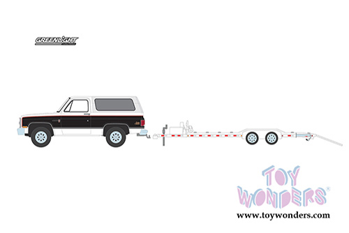 Greenlight - Hitch & Tow Series 21 | GMC&reg; Jimmy Sierra Classic with Heavy Duty Flatbed Car Hauler (1983, 1/64 scale diecast model car, Pearl White/Black) 32210A/24