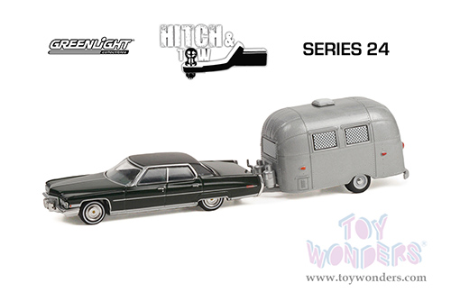 Greenlight - Hitch & Tow Series 24 | Cadillac Sedan DeVille & Airstream 16' Bambi (1972, 1/64 scale diecast model car, Brewster Green Metallic) 32240A/24
