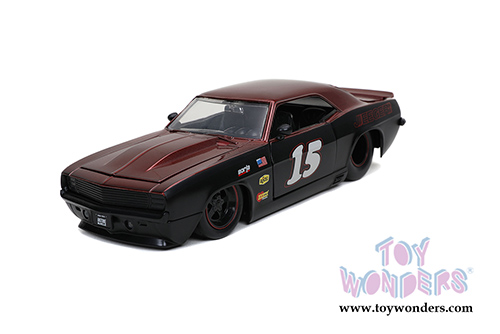Jada Toys Bigtime Muscle - Chevrolet&reg; Camaro&reg; #15 Hardtop "Jeeger" (1969, 1/24 scale diecast model car, Matte Black/Red) 32303/4