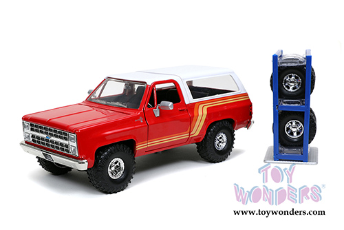 Jada Toys Just Trucks - Chevy&reg; Blazer with Extra Wheels (1980, 1/24 scale diecast model car, Red/White) 32308/4