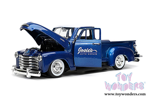 Jada Toys Just Trucks - Chevrolet&reg; 3100 Pickup "Josie's Auto Repair" with Extra Wheels (1953, 1/24 scale diecast model car, Blue/White) 32311/4