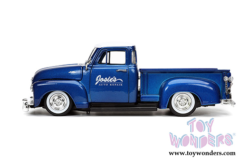 Jada Toys Just Trucks - Chevrolet&reg; 3100 Pickup "Josie's Auto Repair" with Extra Wheels (1953, 1/24 scale diecast model car, Blue/White) 32311/4