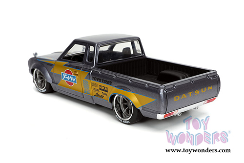 Jada Toys Just Trucks - Datsun 620 Pick Up Truck Toyo Tires with Extra Wheels (1972, 1/24 scale diecast model car, Gray) 32313/4
