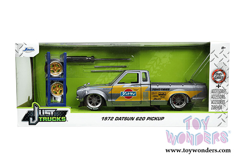Jada Toys Just Trucks - Datsun 620 Pick Up Truck Toyo Tires with Extra Wheels (1972, 1/24 scale diecast model car, Gray) 32313/4