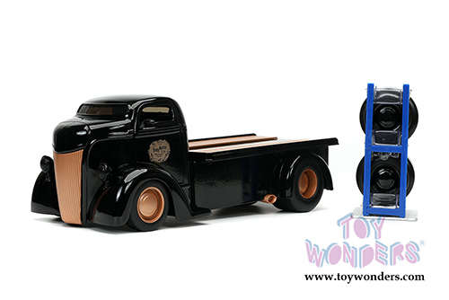 Jada Toys Just Trucks - Ford COE Flatbed Tow Truck "Ford Motor Co." with Extra Wheels (1947, 1/24 scale diecast model car, Black) 32314/4