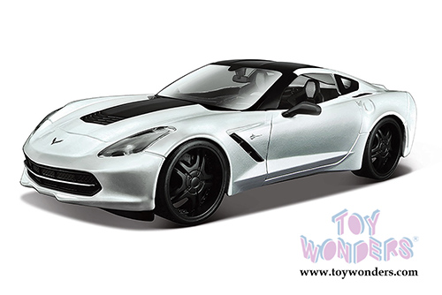 Maisto Design - Modern Muscle | Corvette® Stingray™ Hardtop (2014, 1/24 scale diecast model car, Silver) 32510SV