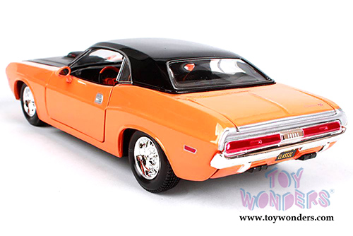 Maisto Design - Classic Muscle | Dodge Challenger R/T Hardtop (1970, 1/24 scale diecast model car, Orange/Black) 32518OR