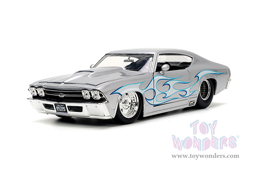 Jada Toys Bigtime Muscle - Chevrolet&reg; Chevelle&reg; SS Hardtop (1969, 1/24 scale diecast model car, Silver with White/Blue Flames) 32702