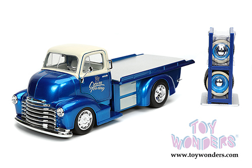 Jada Toys Just Trucks - Chevrolet&reg; COE Flatbed Tow Truck with Extra Wheels (1992, 1/24 scale diecast model car, Candy Blue/Cream) 32708/4