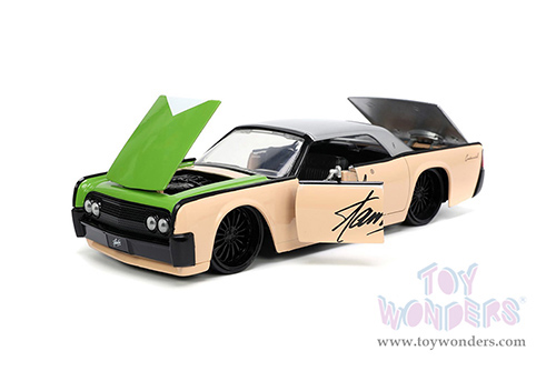 Jada Toys - Hollywood Rides | Lincoln® Continental™ with Stan Lee Diecast Figure (1963, 1/24, diecast model car, Gold/Silver with Green hood) 32778