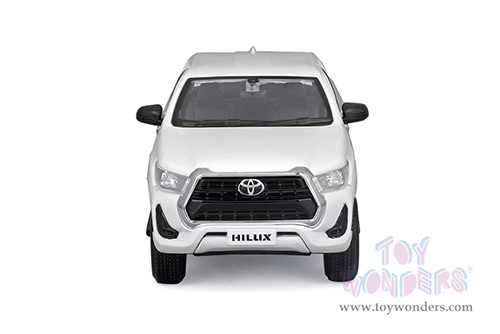 Maisto - Special Edition | Toyota Hilux Double Cab Pickup Truck (1/27 scale diecast model car, White) 32920WT