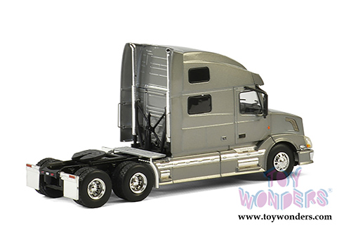WSI Models - Volvo VN 780 6x4 3 Axle Truck (1/50 scale diecast model car, Silver) 33-2030