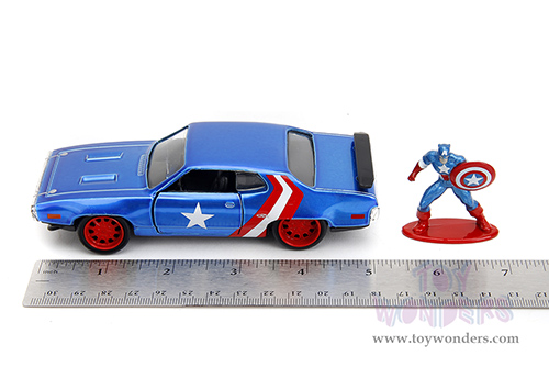 Jada Toys - Hollywood Rides | Marvel Avengers Plymouth GTX with Captain America Diecast Figure (1972, 1/32 scale diecast model car, Blue/Red and White Stripes) 33081