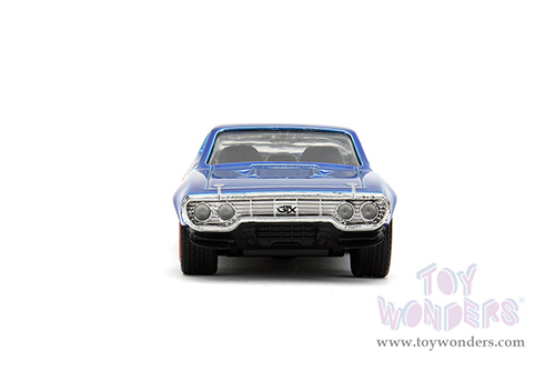 Jada Toys - Hollywood Rides | Marvel Avengers Plymouth GTX with Captain America Diecast Figure (1972, 1/32 scale diecast model car, Blue/Red and White Stripes) 33081