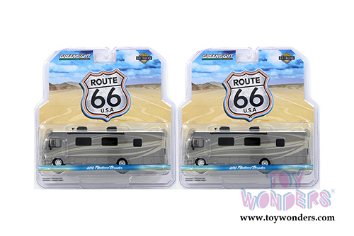 Greenlight - Heavy Duty Trucks Series 14 | 2016 Fleetwood Bounder RV (1/64 scale die cast model car, Caramel Kiss/Brown) 33140C/48
