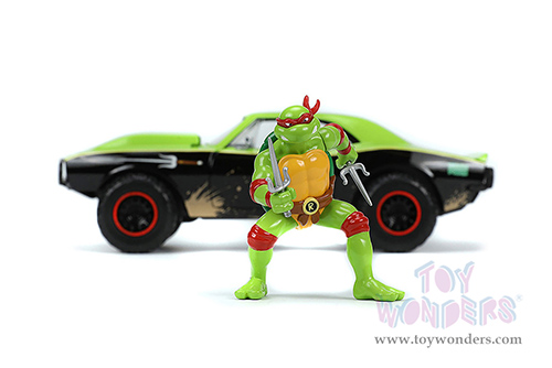 Jada Toys - Hollywood Rides | Chevrolet® Camaro® (Dirty Version) with Raphael Diecast Figure "Teenage Mutant Ninja Turtles" (1967, 1/24, diecast model car, Bright Green/Matte Black) 33386