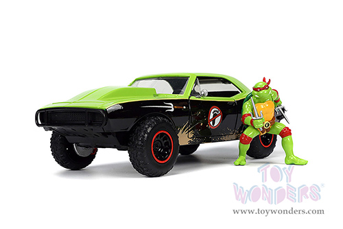 Jada Toys - Hollywood Rides | Chevrolet® Camaro® (Dirty Version) with Raphael Diecast Figure "Teenage Mutant Ninja Turtles" (1967, 1/24, diecast model car, Bright Green/Matte Black) 33386