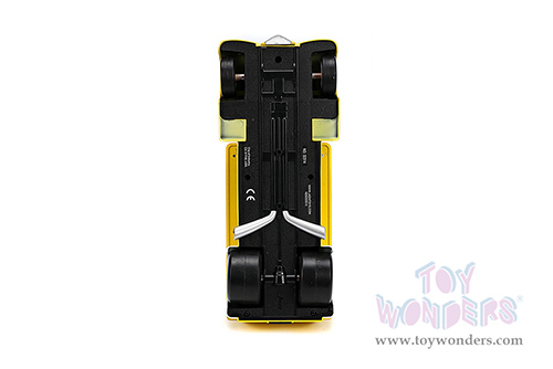 Jada Toys - Hollywood Rides | Ford COE Flatbed Truck with Yellow M&M's Diecast Figure (1947, 1/24, diecast model car, Yellow) 33425