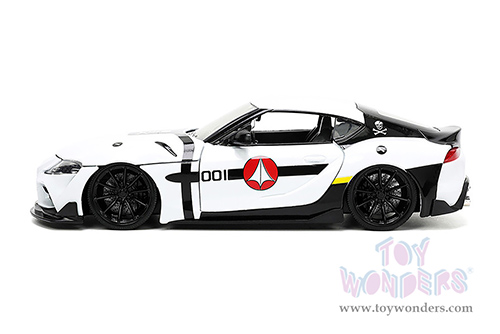 Jada Toys - Hollywood Rides | Robotech Toyota Supra with Roy Focker Diecast Figurine (2020, 1/24, diecast model car, White) 33682