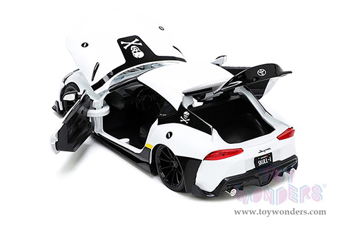 Jada Toys - Hollywood Rides | Robotech Toyota Supra with Roy Focker Diecast Figurine (2020, 1/24, diecast model car, White) 33682