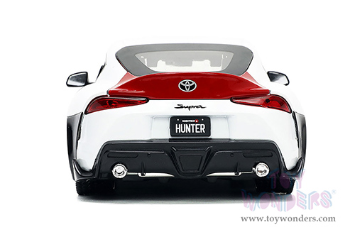 Jada Toys - Hollywood Rides | Robotech Toyota Supra with Rick Hunter Diecast Figurine (2020, 1/24, diecast model car, White) 33685