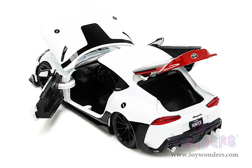 Jada Toys - Hollywood Rides | Robotech Toyota Supra with Rick Hunter Diecast Figurine (2020, 1/24, diecast model car, White) 33685