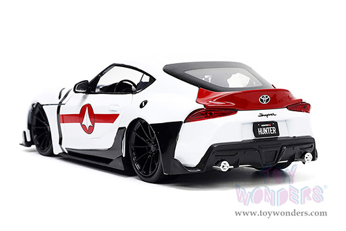 Jada Toys - Hollywood Rides | Robotech Toyota Supra with Rick Hunter Diecast Figurine (2020, 1/24, diecast model car, White) 33685