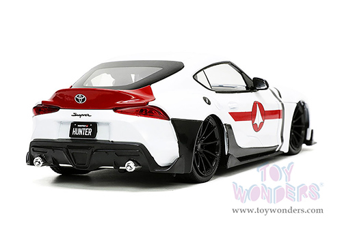 Jada Toys - Hollywood Rides | Robotech Toyota Supra with Rick Hunter Diecast Figurine (2020, 1/24, diecast model car, White) 33685