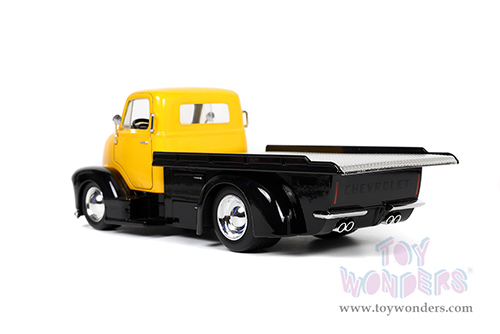 Jada Toys Just Trucks - Chevrolet&reg; COE Flatbed Tow Truck with Extra Wheels (1952, 1/24 scale diecast model car, Black/Yellow) 33848