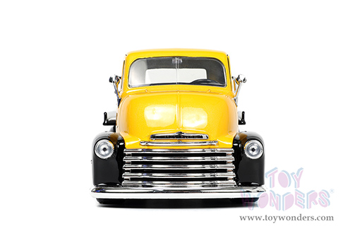 Jada Toys Just Trucks - Chevrolet&reg; COE Flatbed Tow Truck with Extra Wheels (1952, 1/24 scale diecast model car, Black/Yellow) 33848