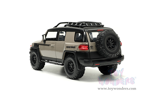 Jada Toys Just Trucks - Toyota FJ Cruiser with Roof Rack and Extra Wheels (1/24 scale diecast model car, Brown/Black) 34008