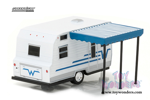 Greenlight - Hitched Homes Series 2 | Winnebago 216 Travel Trailer (1964, 1/64 scale diecast model car, White/Blue) 34020C/48