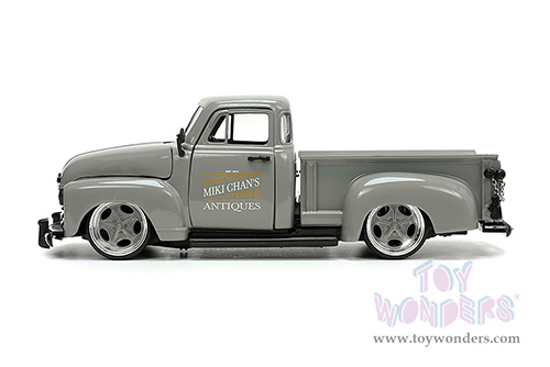 Jada Toys Just Trucks - Chevrolet&reg; Pickup and Extra Wheels (1953, 1/24 scale diecast model car, Gray) 34023