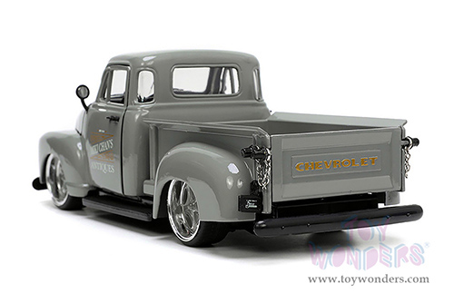 Jada Toys Just Trucks - Chevrolet&reg; Pickup and Extra Wheels (1953, 1/24 scale diecast model car, Gray) 34023