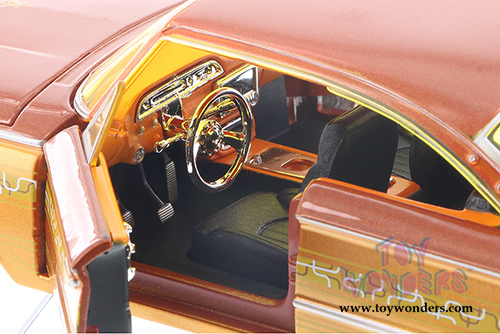 Maisto Custom Shop -  Ford Starliner Hardtop (1960, 1/26 scale diecast model car, Copper) 34038