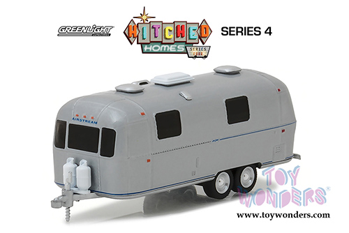 Greenlight - Hitched Homes Series 4 | Airstream Land Yacht Safari Travel Trailer (1971, 1/64 scale diecast model car, Silver) 34040B/48