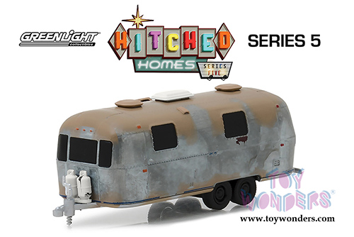Greenlight - Hitched Homes Series 5 | Airstream Land Yacht Safari Travel Trailer Unrestored Version (1971, 1/64 scale diecast model car, metal) 34050D/48
