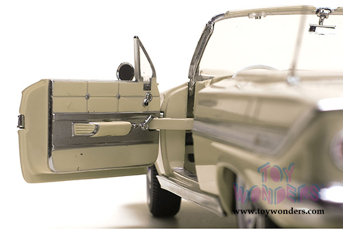 Sun Star USA - Chevy Impala Convertible (1961, 1/18 scale diecast model car, Almond Beige) 3408