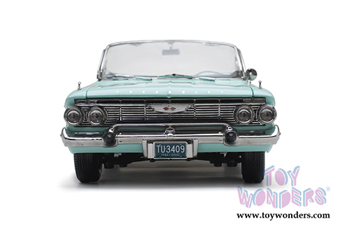 Sun Star USA - Chevrolet&reg; Impala Open Convertible (1961, 1/18 scale diecast model car, Seafoam Green) 3409