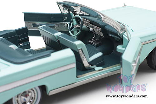 Sun Star USA - Chevrolet&reg; Impala Open Convertible (1961, 1/18 scale diecast model car, Seafoam Green) 3409