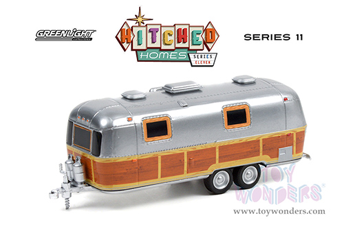 Greenlight - Hitched Homes Series 11 | Airstream Double-Axle Land Yacht Safari Custom Woody (1972, 1/64 scale diecast model car, Silver/Wood) 34110C/48