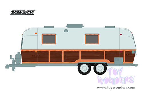 Greenlight - Hitched Homes Series 11 | Airstream Double-Axle Land Yacht Safari Custom Woody (1972, 1/64 scale diecast model car, Silver/Wood) 34110C/48