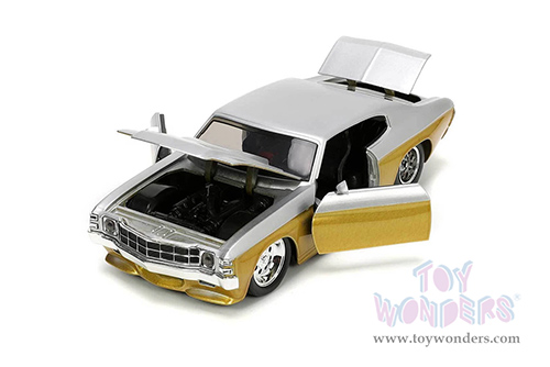 Jada Toys Bigtime Muscle - Chevrolet&reg; Chevelle&reg; SS Hardtop (1970, 1/24 scale diecast model car, Gold/Silver) 34116