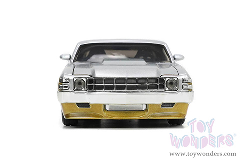 Jada Toys Bigtime Muscle - Chevrolet&reg; Chevelle&reg; SS Hardtop (1970, 1/24 scale diecast model car, Gold/Silver) 34116