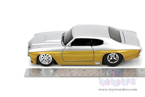 Jada Toys Bigtime Muscle - Chevrolet&reg; Chevelle&reg; SS Hardtop (1970, 1/24 scale diecast model car, Gold/Silver) 34116