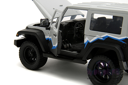 Jada Toys Just Trucks - Jeep® Wrangler with Extra Wheels (2007, 1/24 scale diecast model car, Light Gray/Black) 34194