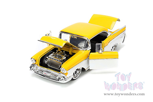 Jada Toys Bigtime Muscle - Chevrolet&reg; Bel Air&reg; Hardtop (1957, 1/24 scale diecast model car, Yellow/White) 34200/4
