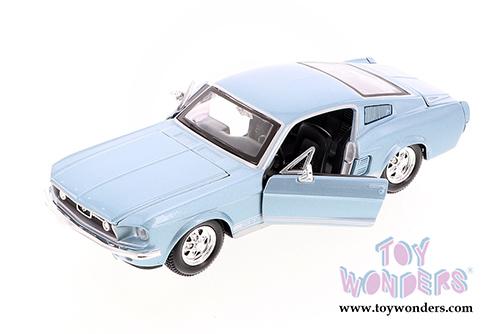 Showcasts Collectibles - Ford Mustang GT-500 Hard Top (1967, 1/24 scale diecast model car, Asstd.) 34260/2