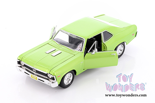 Showcasts Collectibles - Chevrolet&reg; Nova SS Hardtop (1970, 1/24 scale diecast model car, Asstd.) 34262/2