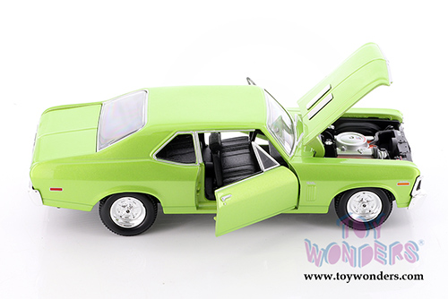 Showcasts Collectibles - Chevrolet&reg; Nova SS Hardtop (1970, 1/24 scale diecast model car, Asstd.) 34262/2